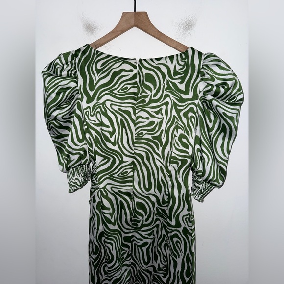 NWOT Cinq a Sept Kacy Green Zebra Print Silky Dress Size 4 - Picture 8 of 13